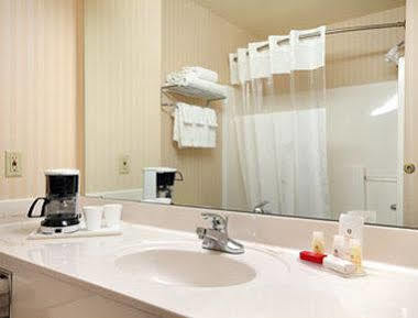 Super 8 By Wyndham Lowell/Bentonville/Rogers Area Ngoại thất bức ảnh